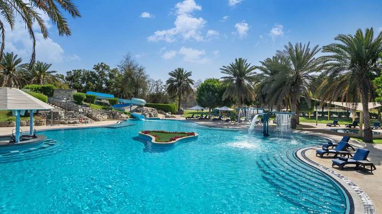 Radisson Blu Hotel & Resort Al Ain Pool