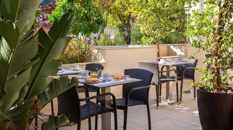 <b>Best Western Hotel & Spa Coeur De Cassis Restaurant</b>. Images powered by <a href="https://iceportal.shijigroup.com/" title="IcePortal" target="_blank">IcePortal</a>.