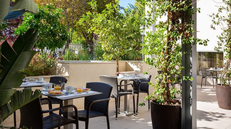 <b>Best Western Hotel & Spa Coeur De Cassis Restaurant</b>. Images powered by <a href="https://iceportal.shijigroup.com/" title="IcePortal" target="_blank">IcePortal</a>.