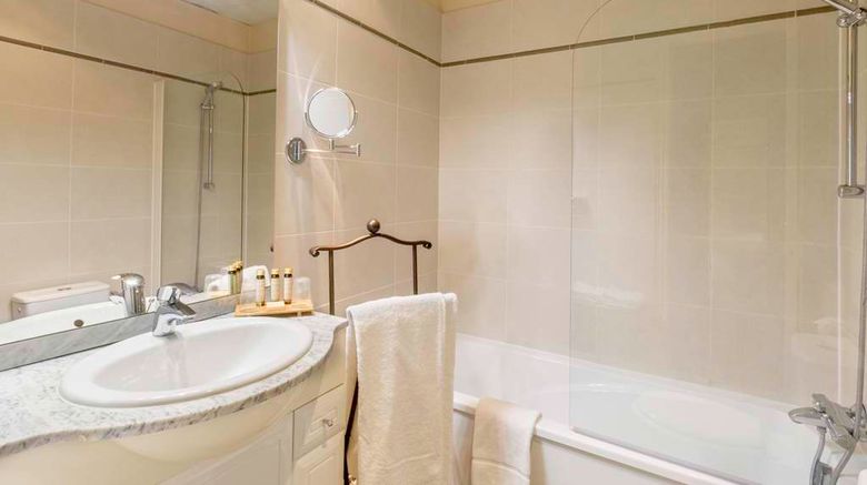 <b>Hotel Le Maxime Room</b>. Images powered by <a href="https://iceportal.shijigroup.com/" title="IcePortal" target="_blank">IcePortal</a>.