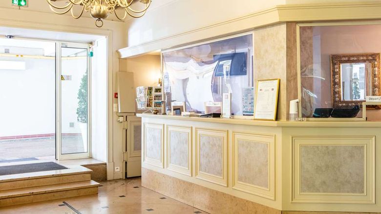 <b>Hotel Le Maxime Lobby</b>. Images powered by <a href="https://iceportal.shijigroup.com/" title="IcePortal" target="_blank">IcePortal</a>.