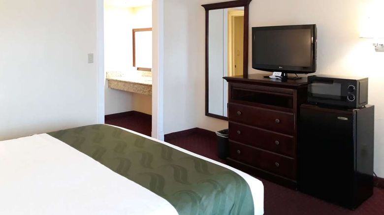 <b>Quality Inn & Suites El Cajon Room</b>. Images powered by <a href="https://iceportal.shijigroup.com/" title="IcePortal" target="_blank">IcePortal</a>.