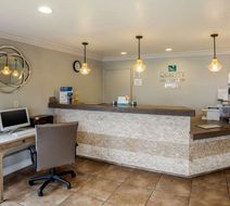 Quality Inn & Suites El Cajon Lobby