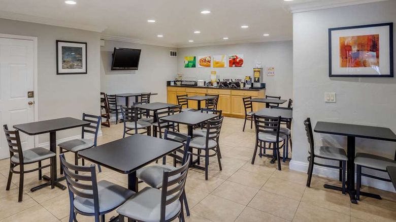 <b>Quality Inn & Suites El Cajon Restaurant</b>. Images powered by <a href="https://iceportal.shijigroup.com/" title="IcePortal" target="_blank">IcePortal</a>.
