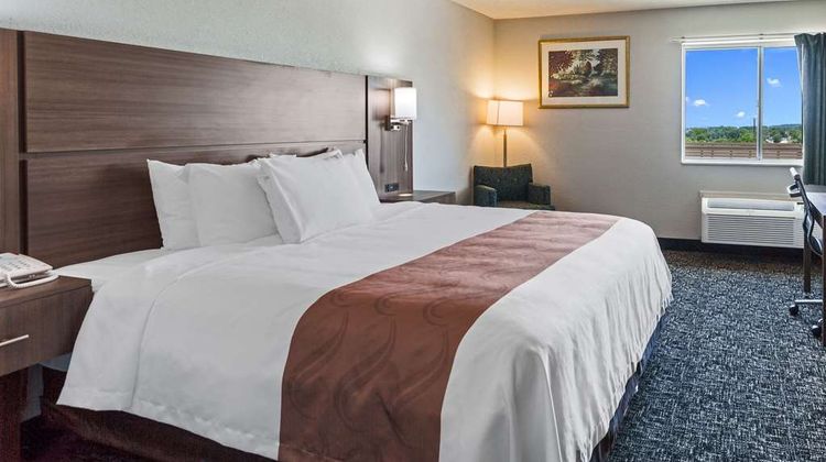 Quality Inn & Suites Ferdinand Room
