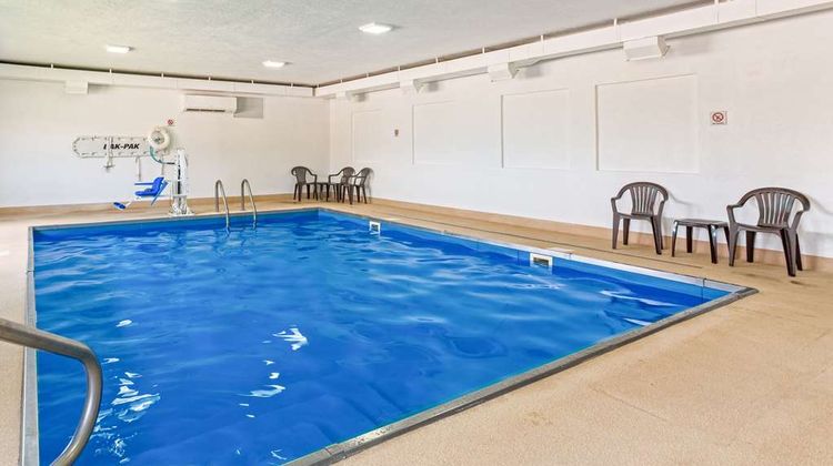 Quality Inn & Suites Ferdinand Pool