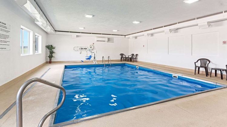 Quality Inn & Suites Ferdinand Pool
