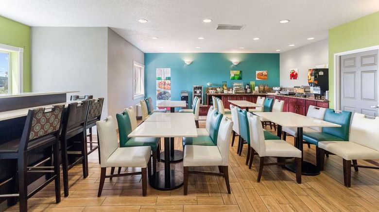 <b>Quality Inn & Suites Ferdinand Restaurant</b>. Images powered by <a href="https://iceportal.shijigroup.com/" title="IcePortal" target="_blank">IcePortal</a>.