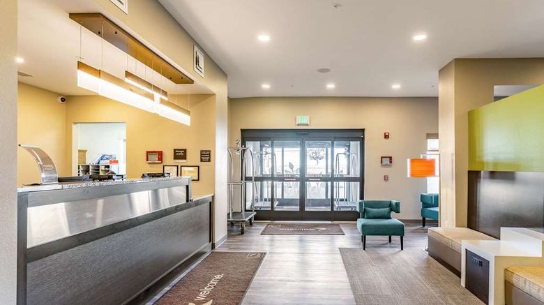 <b>Sleep Inn & Suites Lobby</b>. Images powered by <a href="https://iceportal.shijigroup.com/" title="IcePortal" target="_blank">IcePortal</a>.
