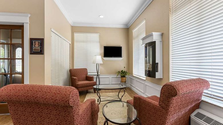 <b>Best Western of Harbor Springs Lobby</b>. Images powered by <a href="https://iceportal.shijigroup.com/" title="IcePortal" target="_blank">IcePortal</a>.
