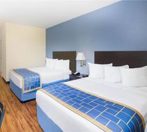 Days Inn by Wyndham Macon I75 Room