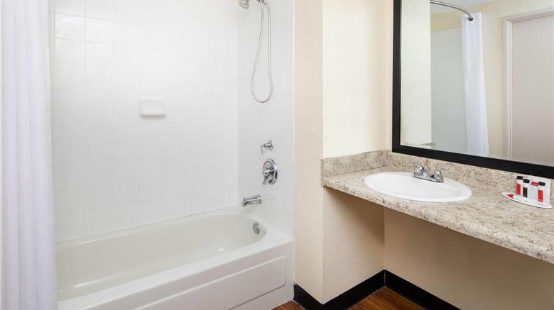 <b>Days Inn by Wyndham Macon I75 Room</b>. Images powered by <a href="https://iceportal.shijigroup.com/" title="IcePortal" target="_blank">IcePortal</a>.
