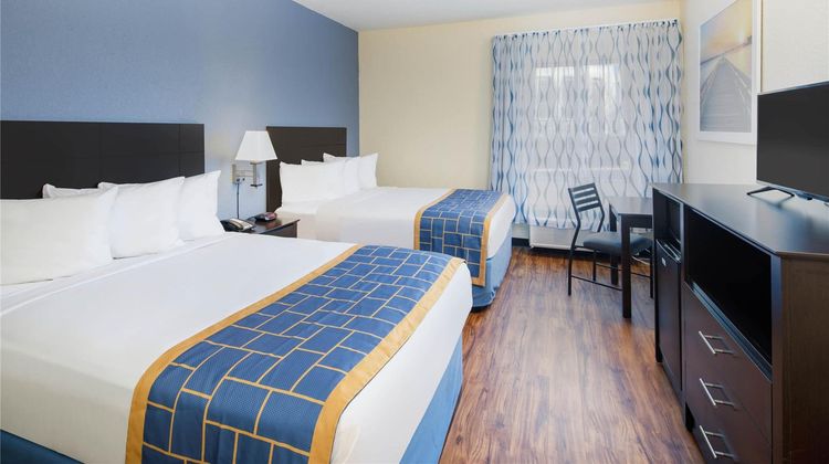 Days Inn by Wyndham Macon I75 Room