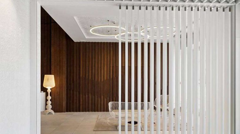 <b>Ramada By Wyndham Hamilton City Center Lobby</b>. Images powered by <a href="https://iceportal.shijigroup.com/" title="IcePortal" target="_blank">IcePortal</a>.