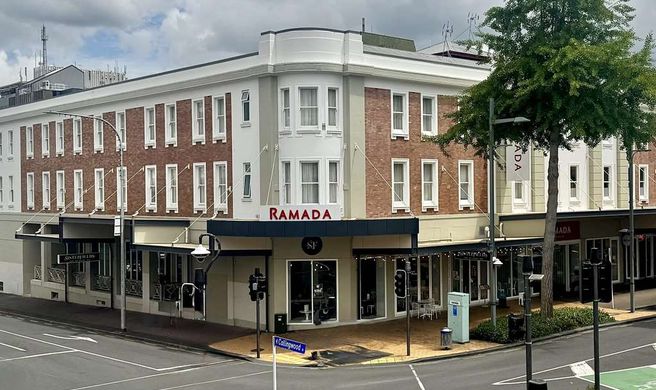 Ramada By Wyndham Hamilton City Center Exterior