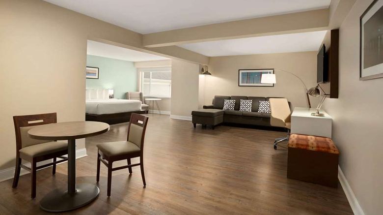 <b>Wyndham Newport Hotel at Atlantic Resort Suite</b>. Images powered by <a href="https://iceportal.shijigroup.com/" title="IcePortal" target="_blank">IcePortal</a>.
