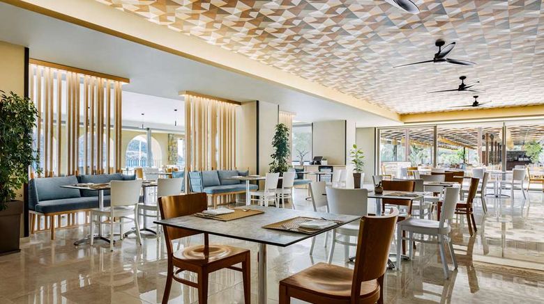 <b>Wyndham Grand Crete Mirabello Bay Restaurant</b>. Images powered by <a href="https://iceportal.shijigroup.com/" title="IcePortal" target="_blank">IcePortal</a>.