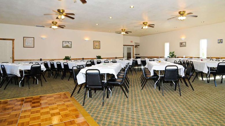 <b>SureStay Hotel by BW Berkeley Springs Meeting</b>. Images powered by <a href="https://iceportal.shijigroup.com/" title="IcePortal" target="_blank">IcePortal</a>.