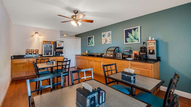 <b>SureStay Hotel by BW Berkeley Springs Restaurant</b>. Images powered by <a href="https://iceportal.shijigroup.com/" title="IcePortal" target="_blank">IcePortal</a>.