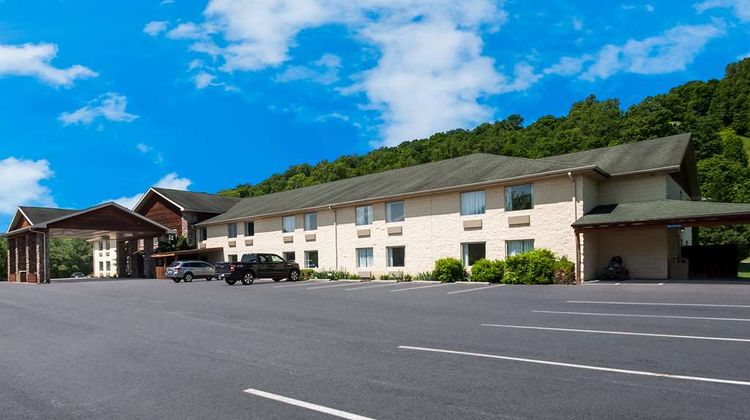 SureStay Hotel by BW Berkeley Springs Exterior