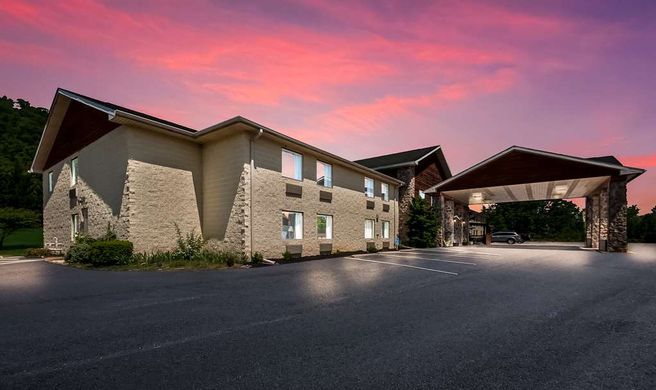 SureStay Hotel by BW Berkeley Springs Exterior