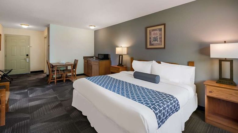 <b>SureStay Hotel by BW Berkeley Springs Room</b>. Images powered by <a href="https://iceportal.shijigroup.com/" title="IcePortal" target="_blank">IcePortal</a>.