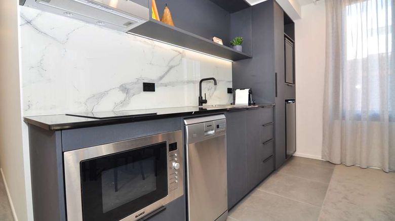 <b>Deco Hotel Suite</b>. Images powered by <a href="https://iceportal.shijigroup.com/" title="IcePortal" target="_blank">IcePortal</a>.