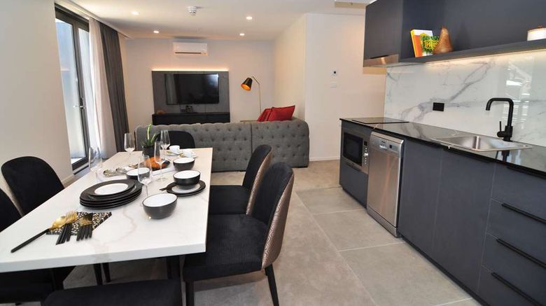 <b>Deco Hotel Suite</b>. Images powered by <a href="https://iceportal.shijigroup.com/" title="IcePortal" target="_blank">IcePortal</a>.