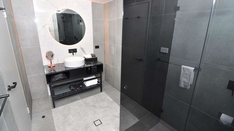 <b>Deco Hotel Room</b>. Images powered by <a href="https://iceportal.shijigroup.com/" title="IcePortal" target="_blank">IcePortal</a>.