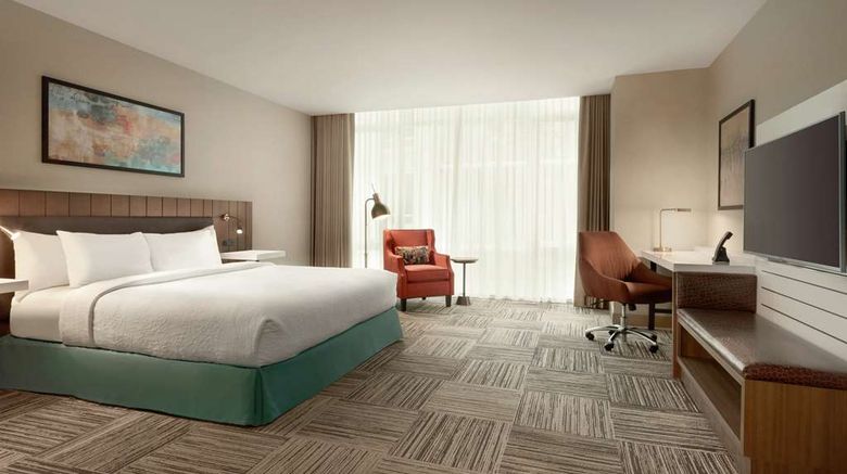 <b>Hilton Garden Inn Chicago Downtown South Room</b>. Images powered by <a href="https://iceportal.shijigroup.com/" title="IcePortal" target="_blank">IcePortal</a>.