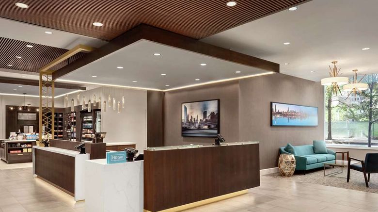 <b>Hilton Garden Inn Chicago Downtown South Lobby</b>. Images powered by <a href="https://iceportal.shijigroup.com/" title="IcePortal" target="_blank">IcePortal</a>.