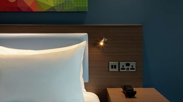 <b>Hampton by Hilton Hamilton Park Room</b>. Images powered by <a href="https://iceportal.shijigroup.com/" title="IcePortal" target="_blank">IcePortal</a>.