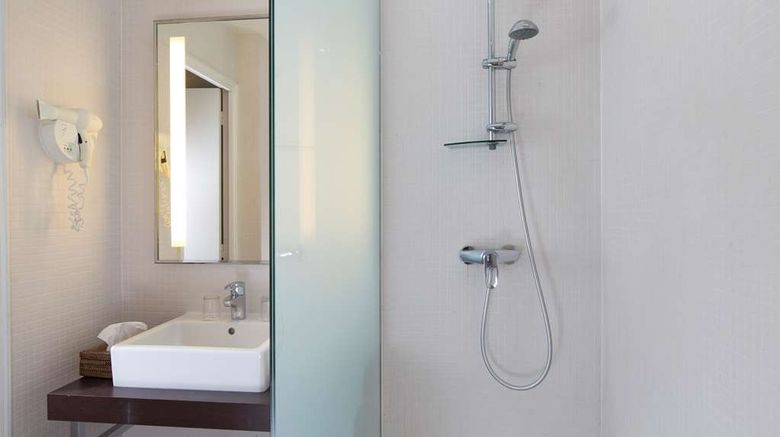 <b>Hotel Du Danube Room</b>. Images powered by <a href="https://iceportal.shijigroup.com/" title="IcePortal" target="_blank">IcePortal</a>.