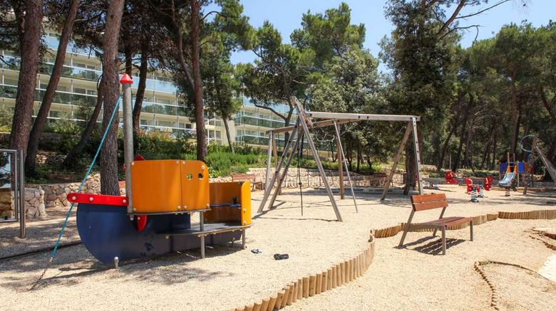 <b>Family Hotel Vespera Recreation</b>. Images powered by <a href="https://iceportal.shijigroup.com/" title="IcePortal" target="_blank">IcePortal</a>.