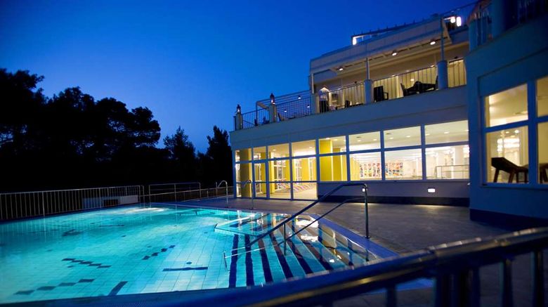 <b>Wellness Hotel Aurora Pool</b>. Images powered by <a href="https://iceportal.shijigroup.com/" title="IcePortal" target="_blank">IcePortal</a>.