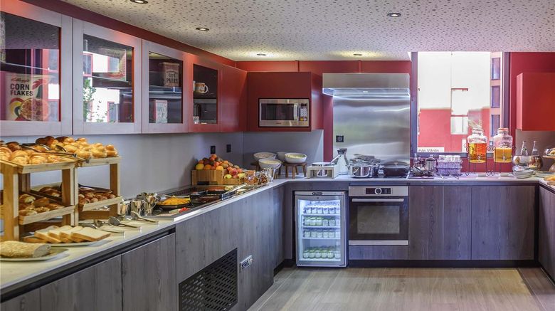 <b>Novotel Saint Etienne Centre Gare Restaurant</b>. Images powered by <a href="https://iceportal.shijigroup.com/" title="IcePortal" target="_blank">IcePortal</a>.