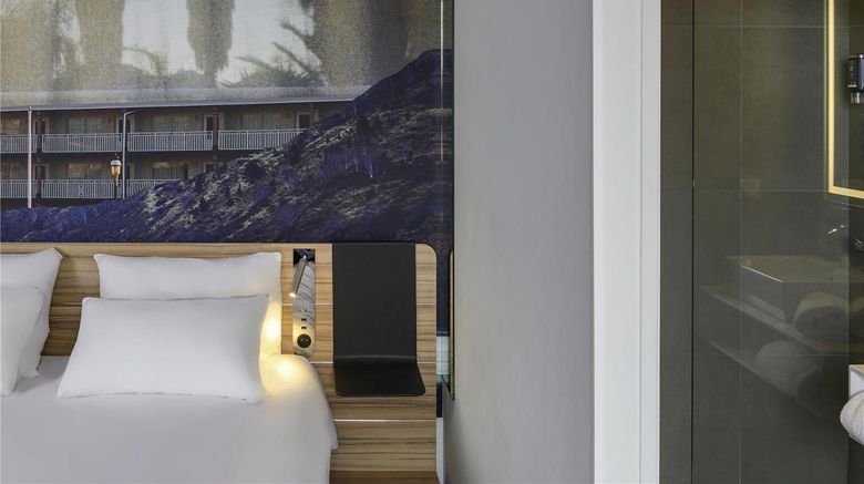 <b>Novotel Saint Etienne Centre Gare Room</b>. Images powered by <a href="https://iceportal.shijigroup.com/" title="IcePortal" target="_blank">IcePortal</a>.