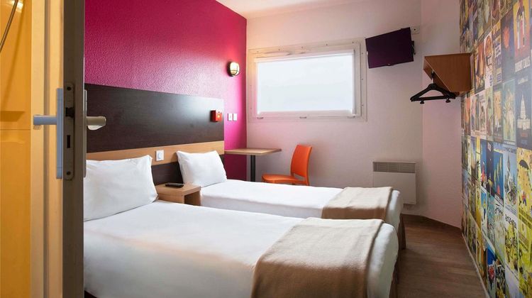 HotelF1 Nemours Room