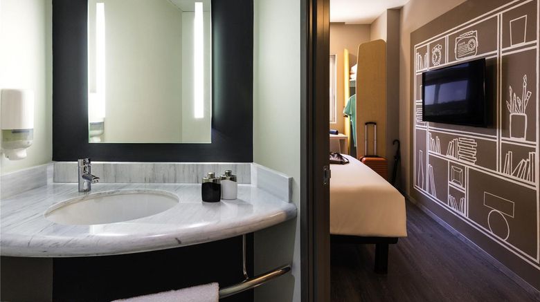 <b>Ibis Torreon Room</b>. Images powered by <a href="https://iceportal.shijigroup.com/" title="IcePortal" target="_blank">IcePortal</a>.