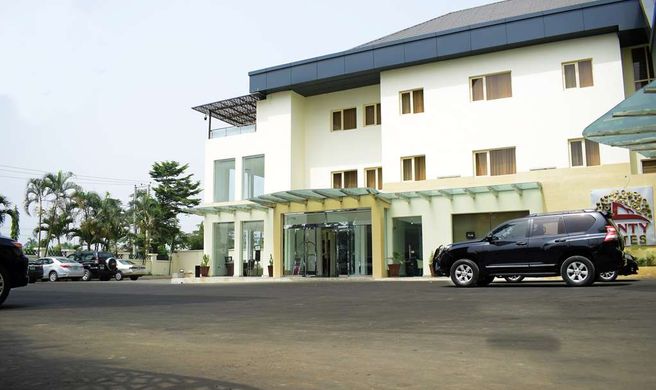 Monty Suites & Golf Uyo Exterior