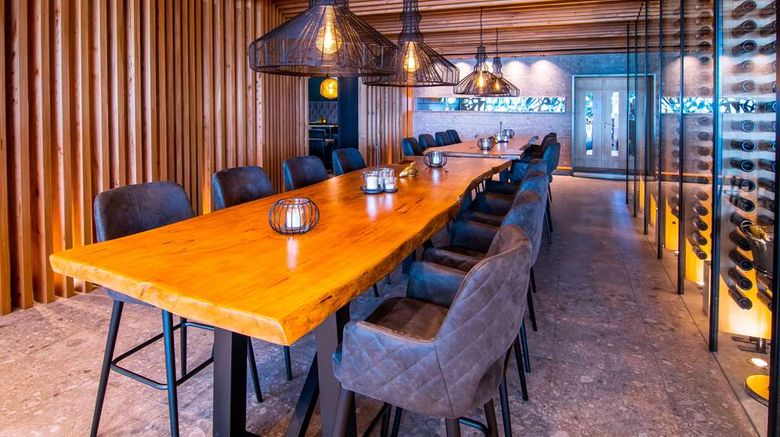 <b>Meiser's Hotel am Weinmarkt Restaurant</b>. Images powered by <a href="https://iceportal.shijigroup.com/" title="IcePortal" target="_blank">IcePortal</a>.