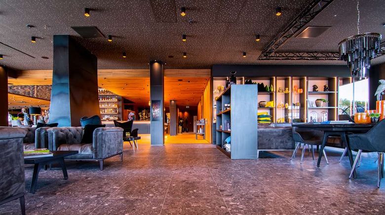 <b>Meiser's Hotel am Weinmarkt Lobby</b>. Images powered by <a href="https://iceportal.shijigroup.com/" title="IcePortal" target="_blank">IcePortal</a>.