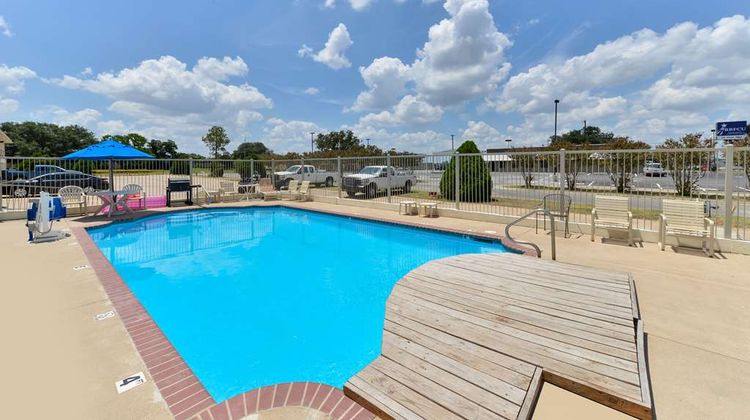Quality Inn Gonzales Pool