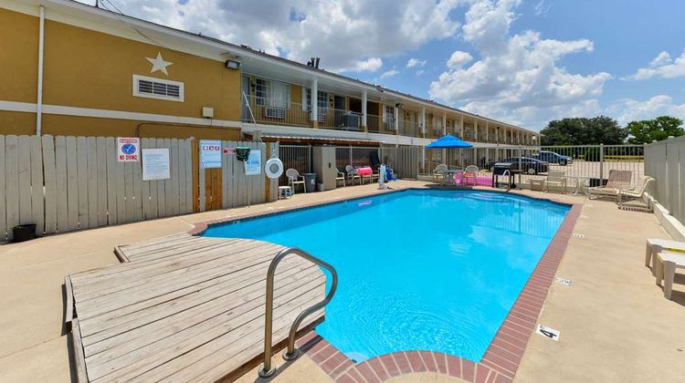 Quality Inn Gonzales Pool