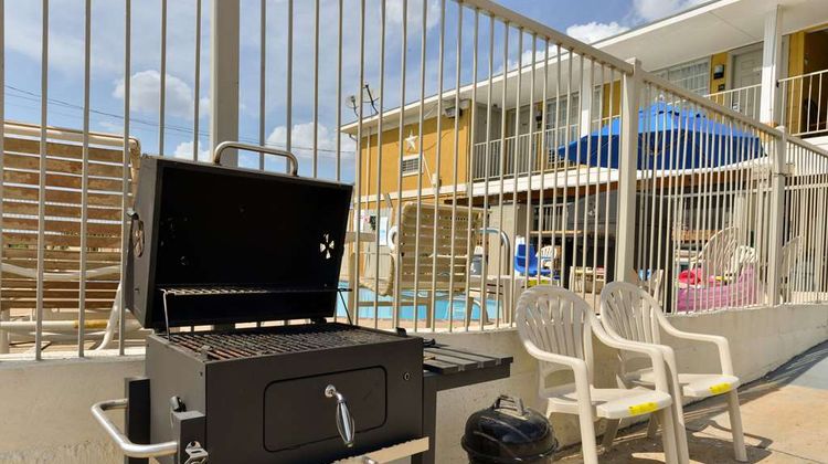 Quality Inn Gonzales Pool