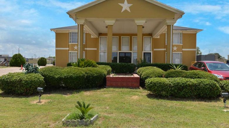 <b>Quality Inn Gonzales Exterior</b>. Images powered by <a href="https://iceportal.shijigroup.com/" title="IcePortal" target="_blank">IcePortal</a>.