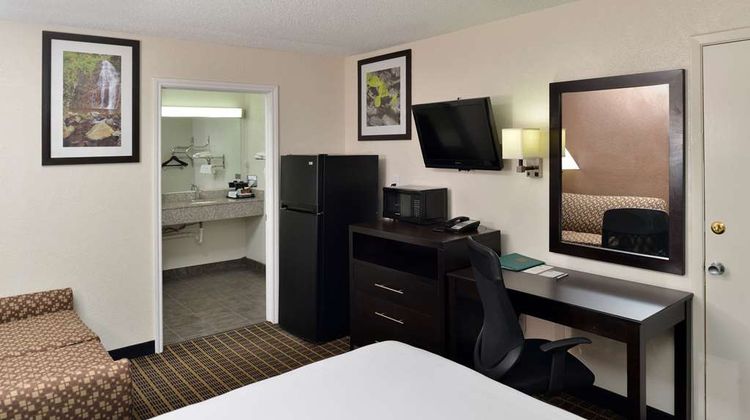 Quality Inn Gonzales Room