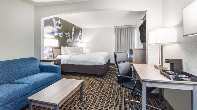 Clarion Inn South Boston-Danville East Suite
