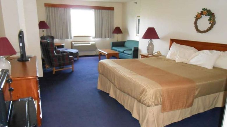 <b>Days Inn & Suites Williamsburg North Room</b>. Images powered by <a href="https://iceportal.shijigroup.com/" title="IcePortal" target="_blank">IcePortal</a>.
