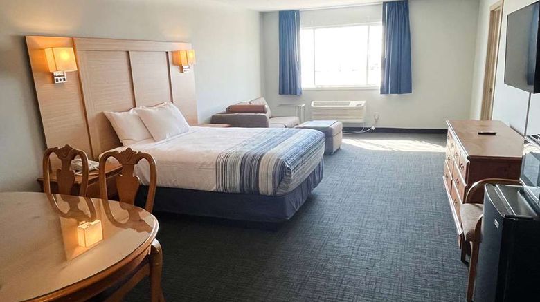 <b>Days Inn & Suites Williamsburg North Room</b>. Images powered by <a href="https://iceportal.shijigroup.com/" title="IcePortal" target="_blank">IcePortal</a>.